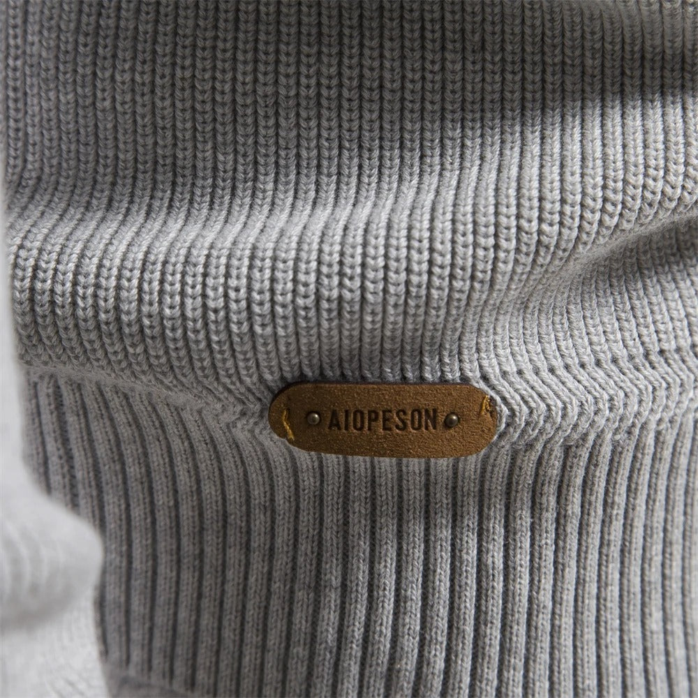 Zip-up sweater men  detail